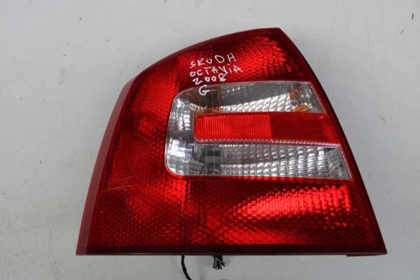 FEU ARRIERE GAUCHE SKODA - Vue 1